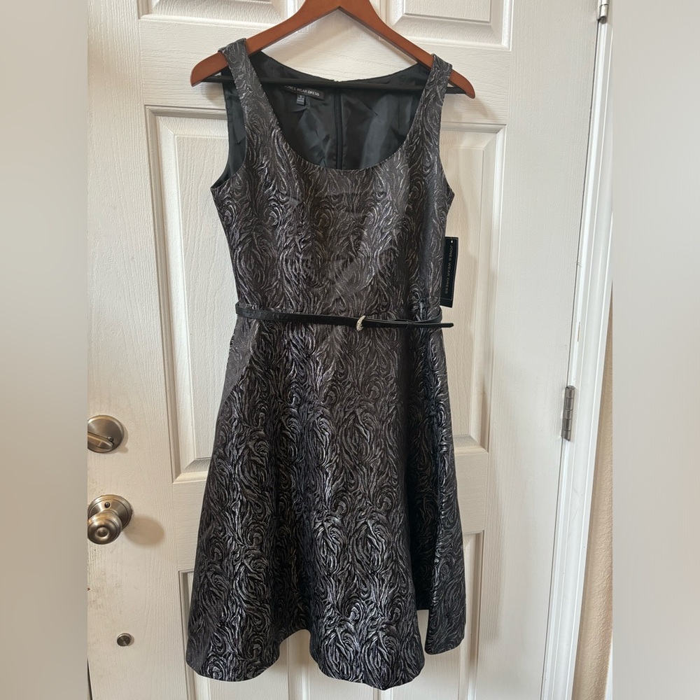 Jones Wear Dress Floral Silver Black Print Dress Belted With Slit Pockets